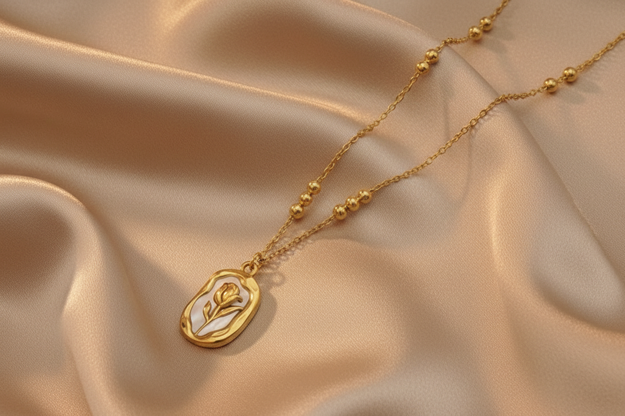 Zells Flower Necklace, 18K Gold Plated Steel