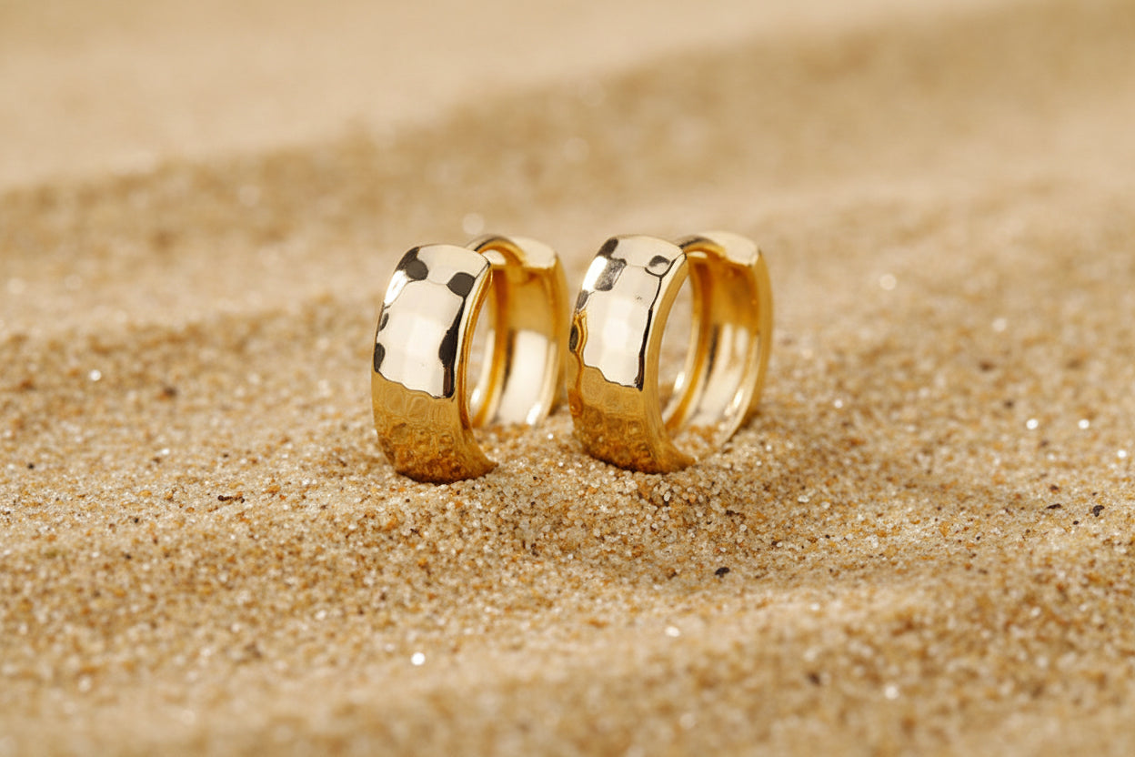 Le Crush Earrings Gold Plated Huggies